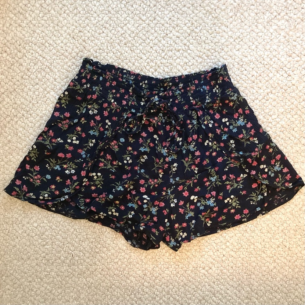 American Eagle Floral Shorts with Tie Front, Size S